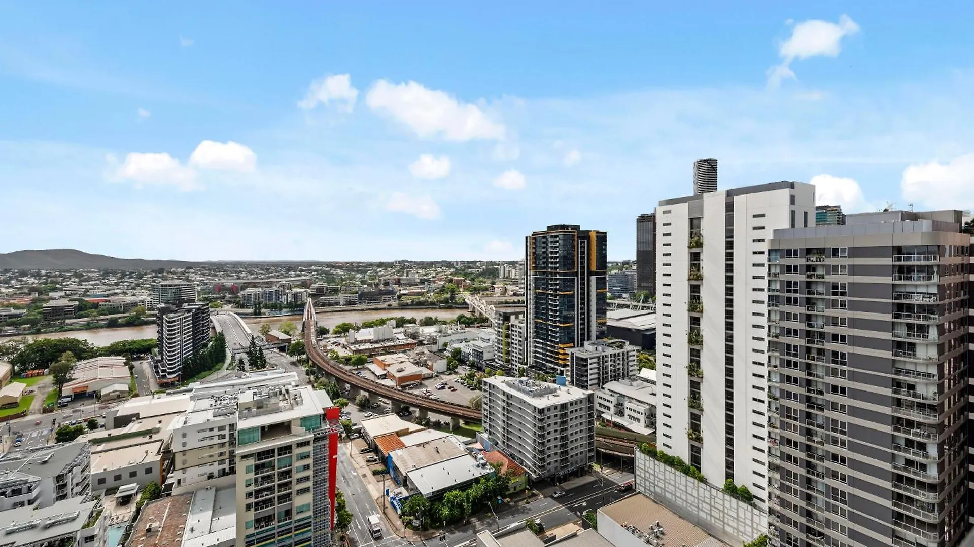 Stylish 1Br - Lv26 With Mountain Views, Pool And Park Lägenhet Brisbane